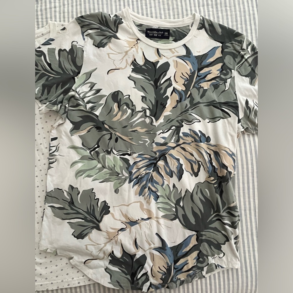 Abercrombie Men’s T-Shirt Set - Picture 2 of 9